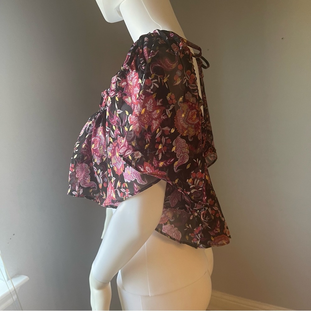 New Women’s floral top size Medium
New without tags 
Flowy top and stretchy - Picture 6 of 9